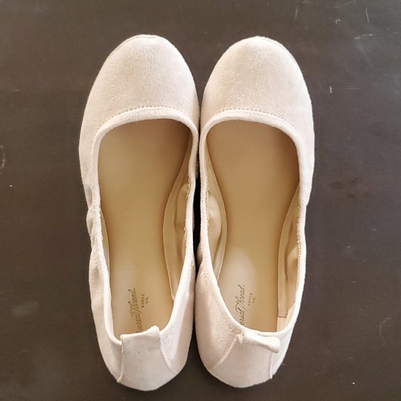 Flats - Picture 1 of 4